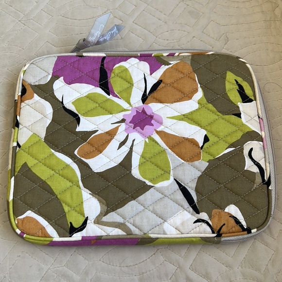 Vera Bradley tablet cover -RETIRED - Picture 2 of 5